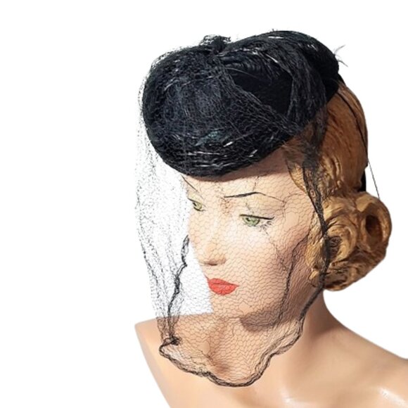 Genuine 1940s True Vintage Black Tilt Hat Covered In Black Feathers And Velvet - Picture 1 of 7